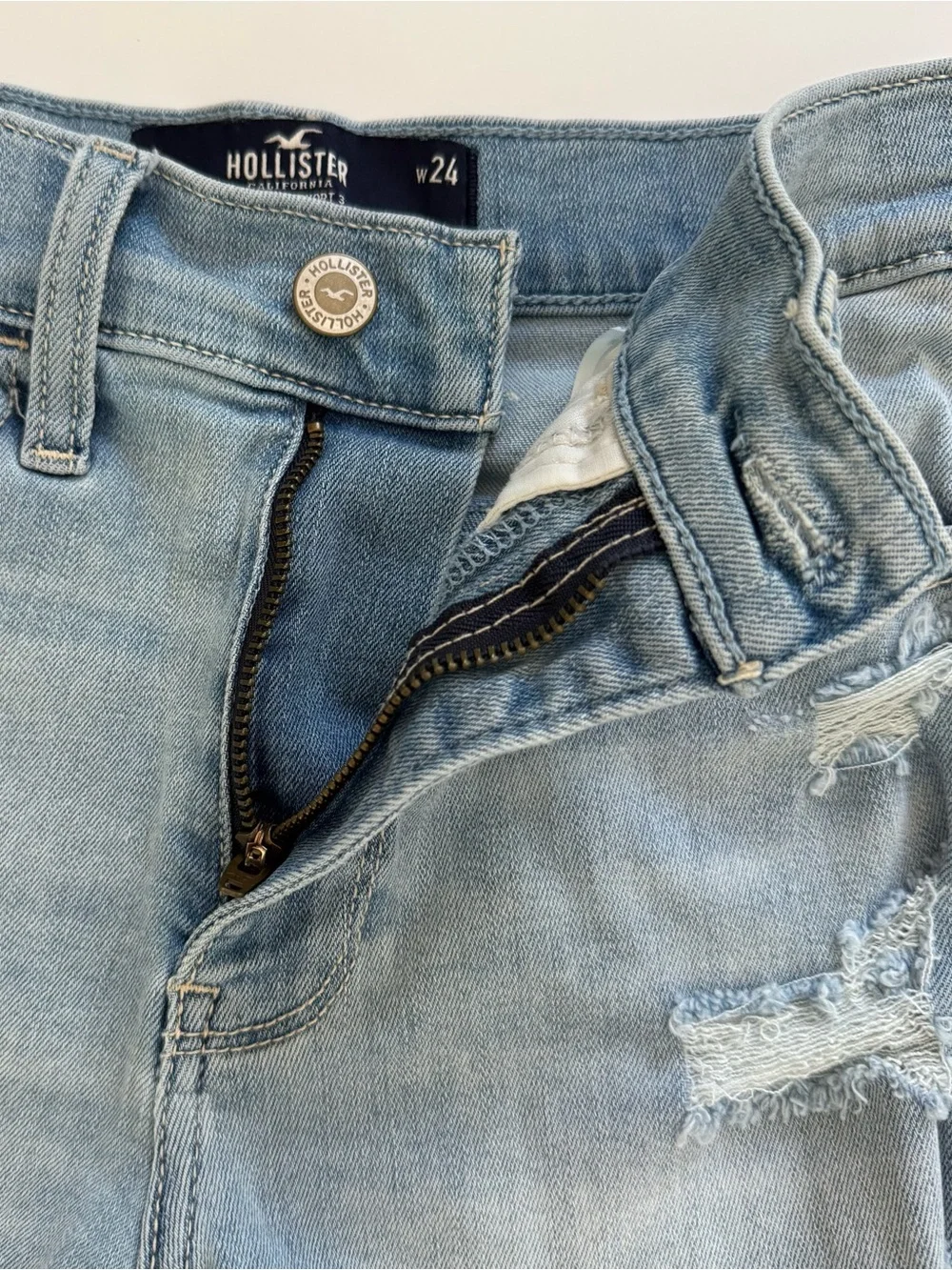 Hollister High Rise Denim Shorts Size 0 24W Light Wash Distressed Ripped Frayed